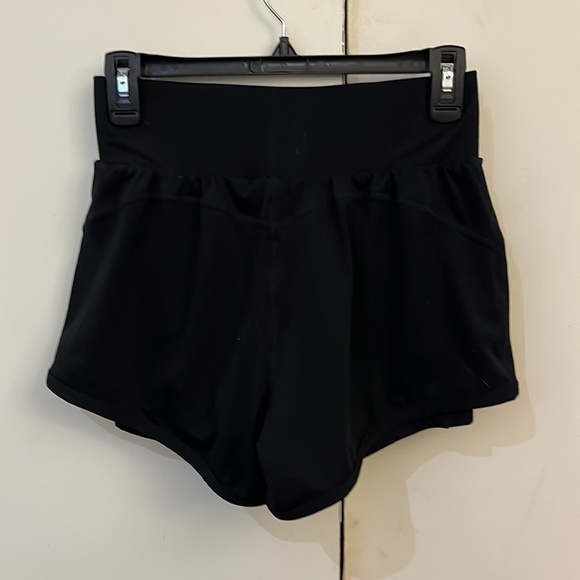 Fabletics: exercise shorts with inner liner - Picture 2 of 2